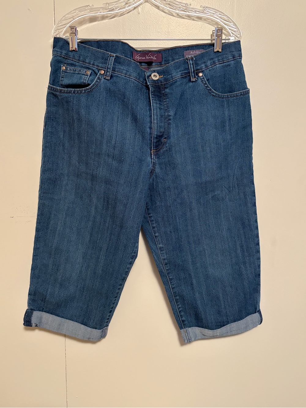 Gloria Vanderbilt Mid Blue Cropped Roll-Cuff Jeans Ashley
Amanda's Daughter